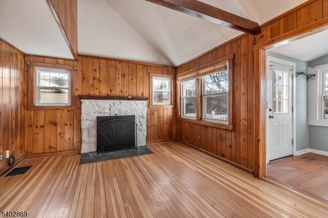 Photo - 103 Upper Lakeview Ave