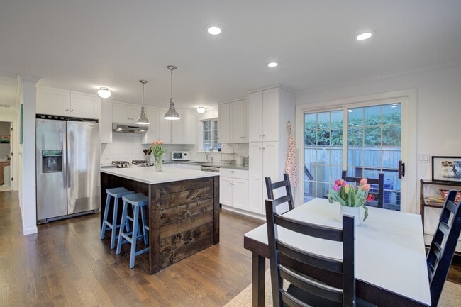 Photo - 3Bd/2.75Ba Sammamish Home