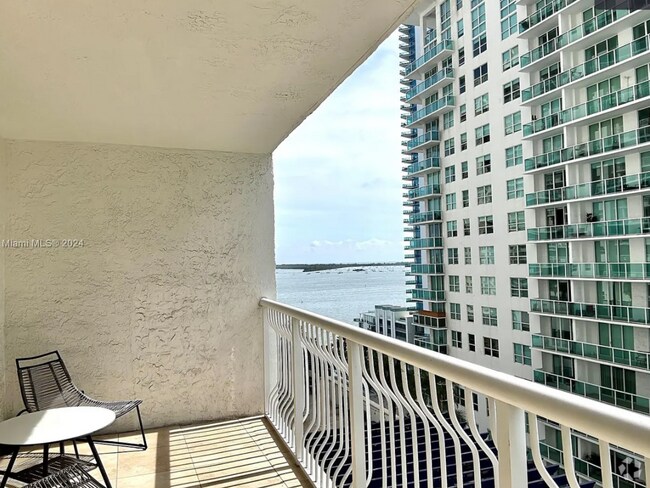 Building Photo - 1200 Brickell Bay Dr Unit 1617 Rental