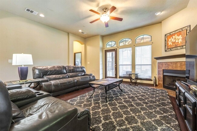 940 Oak Lynn Dr