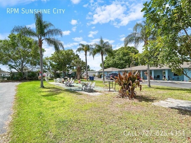 Building Photo - 10464 106th Ave N Unit 2