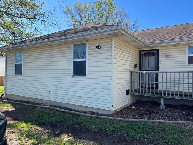 Building Photo - Great Duplex in North Springfield