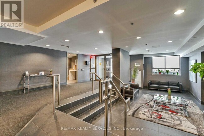 Photo - 812 Lansdowne Ave Unit 319