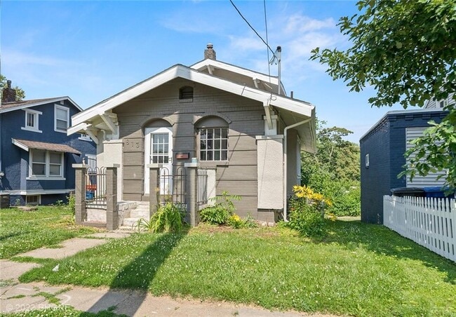 Building Photo - 813 35th St Rental