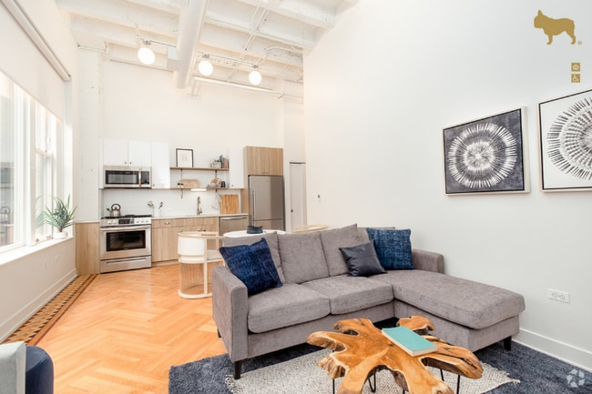 Building Photo - 32 E Adams St Rental