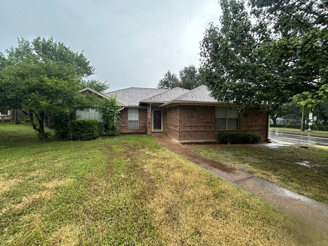 Building Photo - Updated Midway Corner Lot Rental