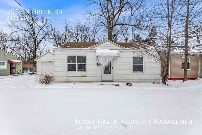 Building Photo - 2016 N Green Rd