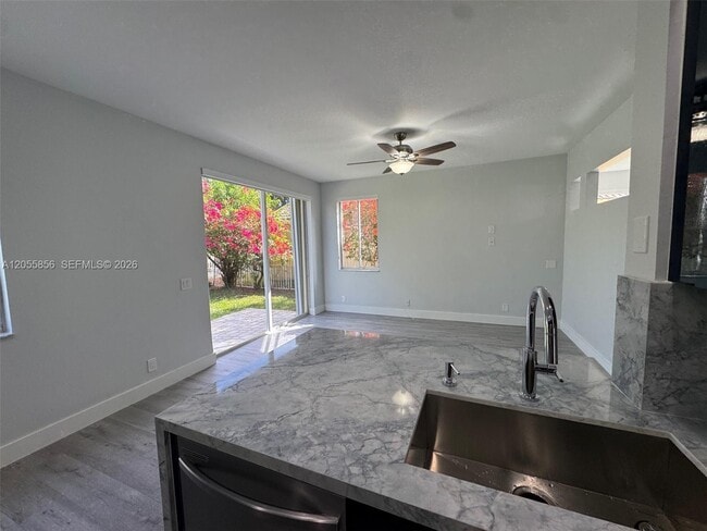 Photo - 4319 Greenbriar Ln