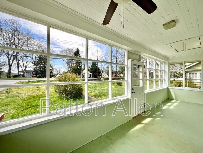 Photo - 702 Fairview Rd