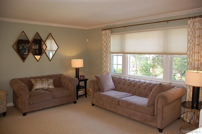 Photo - 18 Coralyn Ave