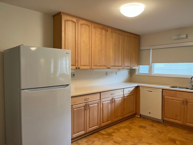 Photo - Large one bedroom (ground floor of a singl...