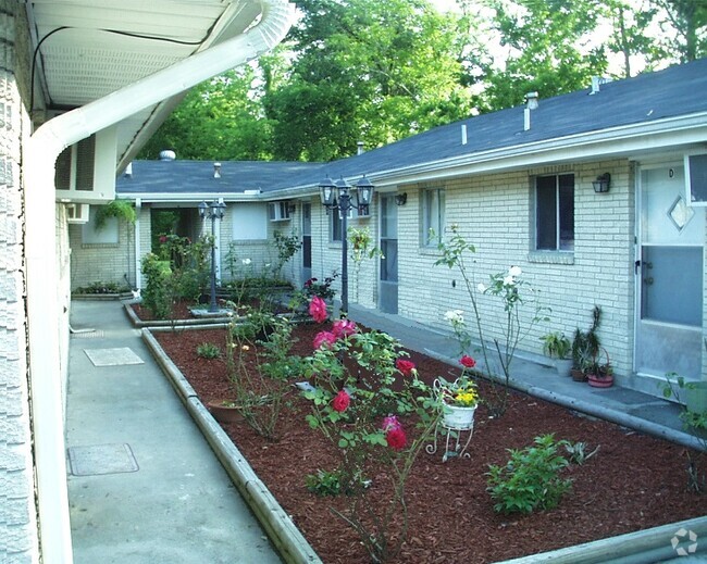 Building Photo - 3728 E Opelousas St Unit C Rental