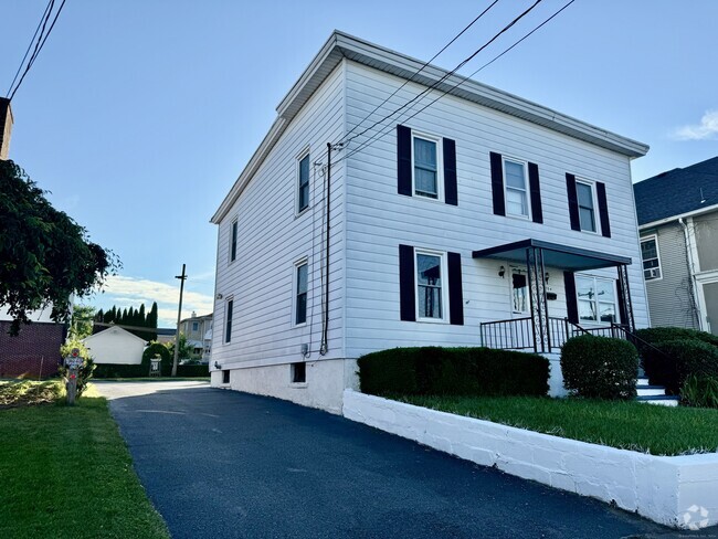 Building Photo - 704 Highland Ave Rental