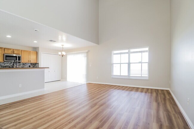 Photo - 1466 Sherbourne St