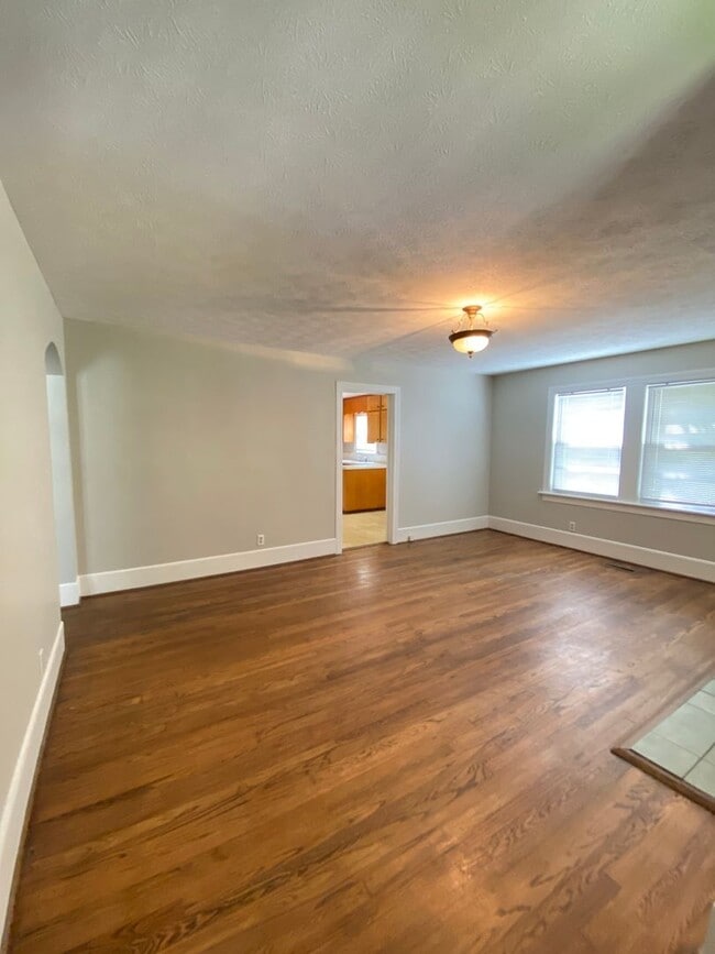 Photo - 1811 Thomas Ave