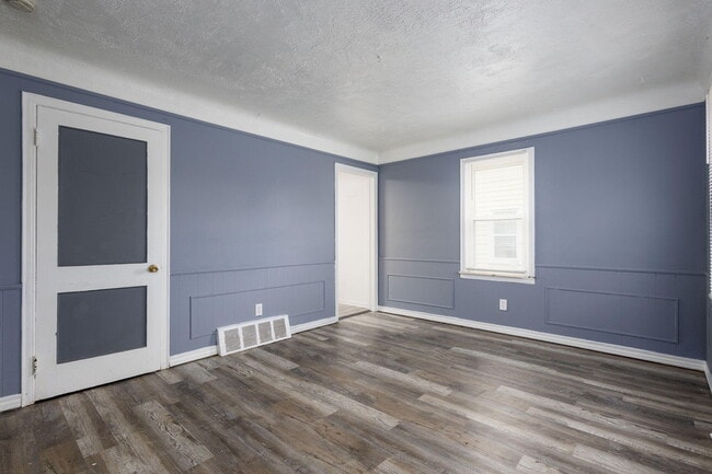 Photo - 19435 McCormick St