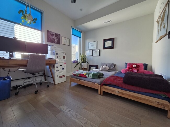 Photo - 1227 N Leithgow St