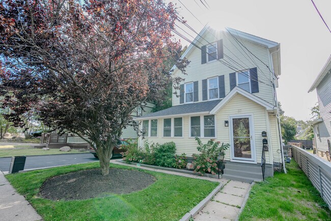 Building Photo - 37 Quintard Ave Unit 2 Rental