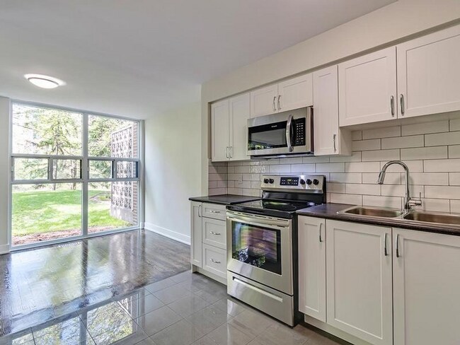 Photo - 95 Decarie Cir