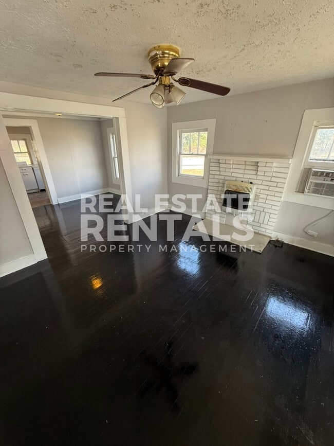 Photo - 205 4th St SW