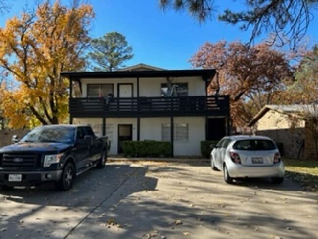 Building Photo - 400 Donnell Dr Unit A