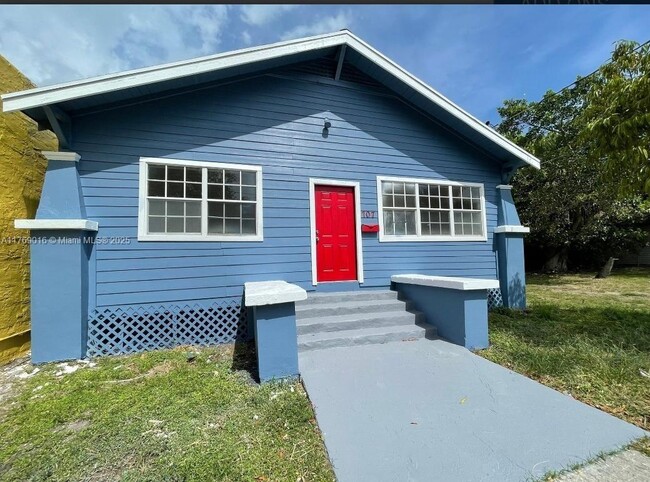 Building Photo - 707 4th St Rental