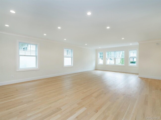 Photo - 23 Marwood Rd N