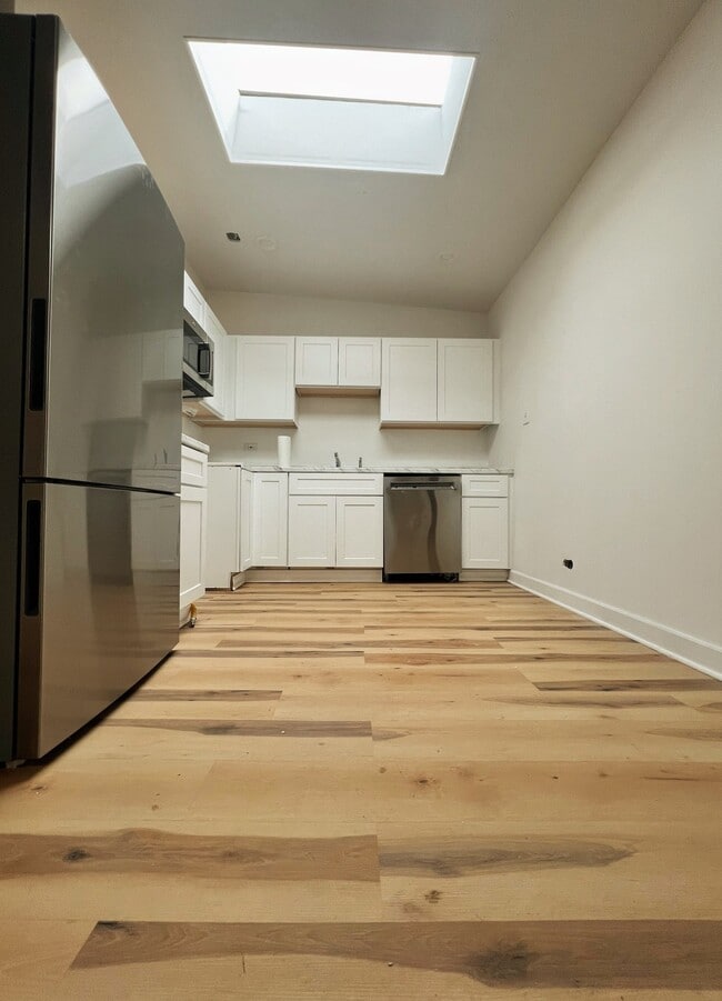 Building Photo - 2651 W North Ave