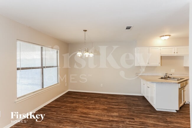 Photo - 6000 Lavaca Dr