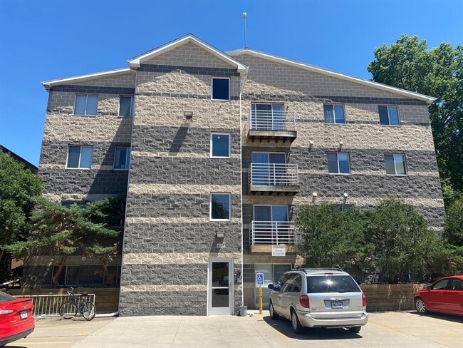 Building Photo - 426 S Johnson St Unit C