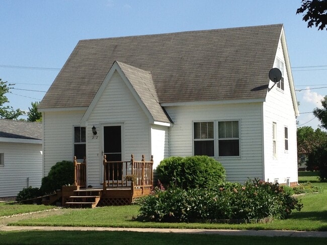 Building Photo - 212 Brown St W