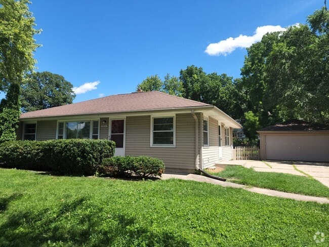 Building Photo - 3 bedroom Tosa ranch Rental