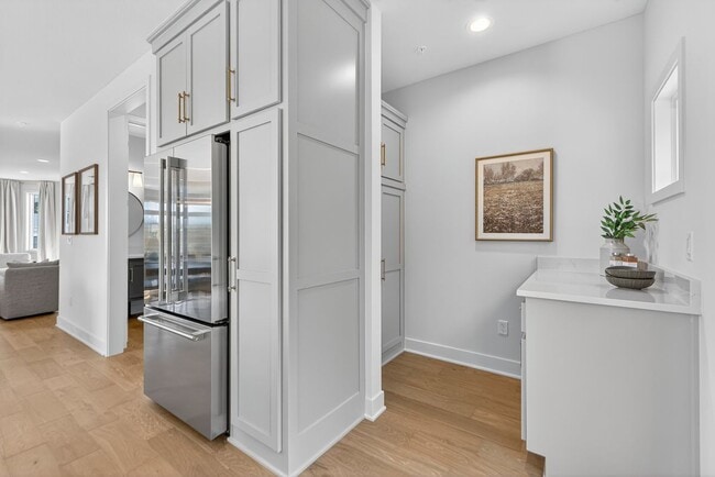 Photo - 2100 W 86th St