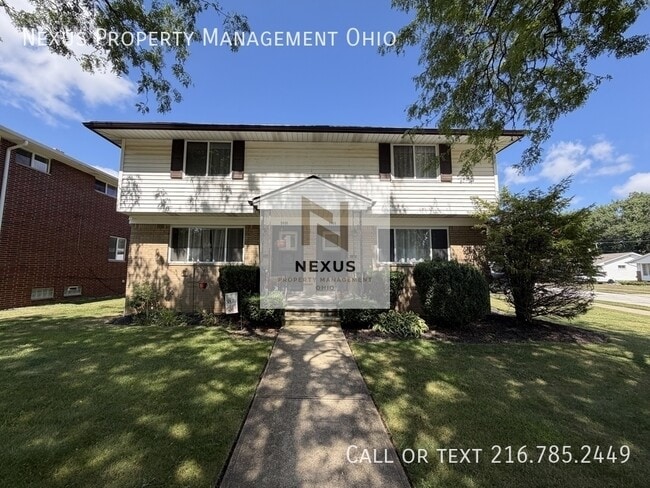 Building Photo - 9406 Independence Blvd Unit RIGHT