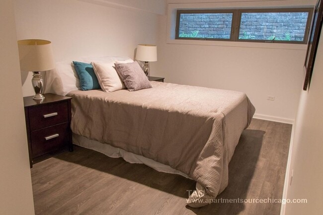 Photo - 932 W Dakin St Unit 104
