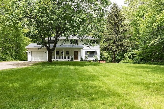 Photo - 806 Storrs Rd