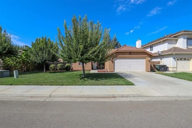 Building Photo - For Rent: 3 bedroom 2 bath