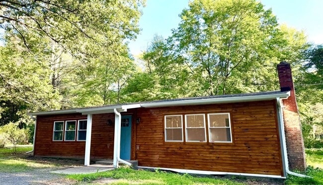 Building Photo - Bright, Modern & Fully Renovated 1-Bedroom... Unit B Rental