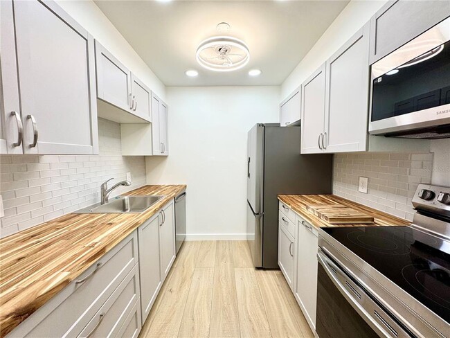 Photo - 9205 Tudor Dr