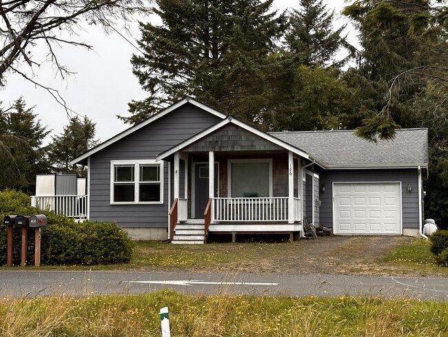 Building Photo - 186 Polaris Ave SW Rental