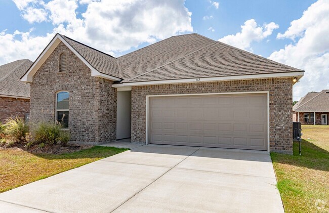 Building Photo - 4 bed 3 bath Rental