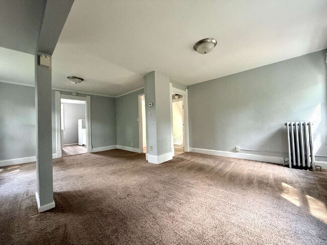 Spacious Upper, 1 bedroom, 1 bath, with bonus room
