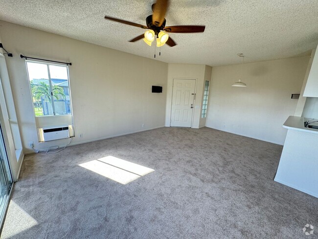 Building Photo - 2 bedroom, 2 bath, and, 2 assigned parking... Rental