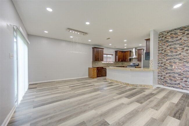 Building Photo - 9351 Royal Way