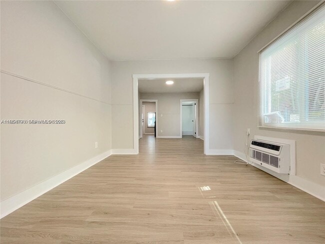 Building Photo - 1836 Dewey St Unit 2