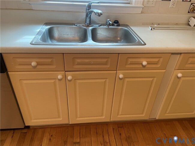 Photo - 8161 Dunfee Ln