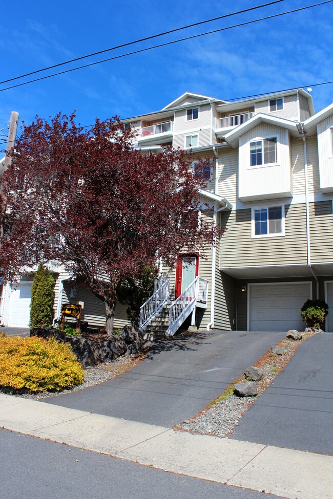 Photo - 421 NE Morton St