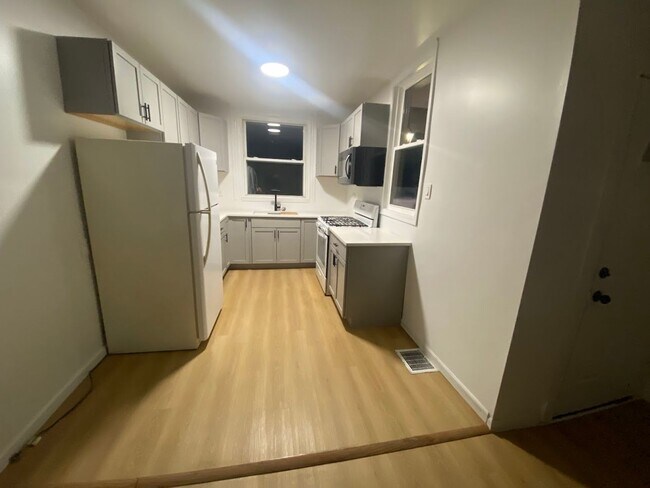 Photo - Newly updated 3 bedroom 1 bath house for Rent!