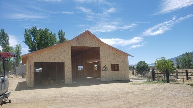 Building Photo - 3431 E Lowe Ave