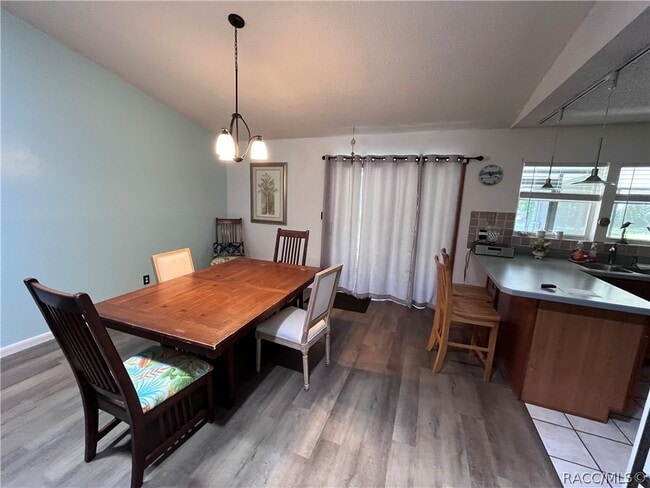 Photo - 801 N Country Club Dr